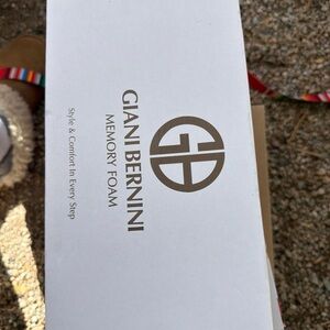 Giani Bernini White Shoe Box with Gold Logo